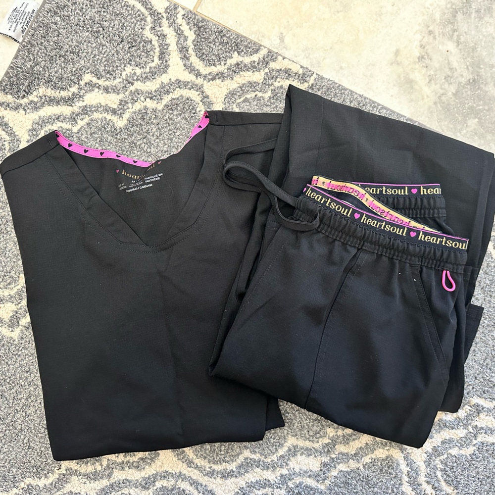 Black heart and soul scrub set medium